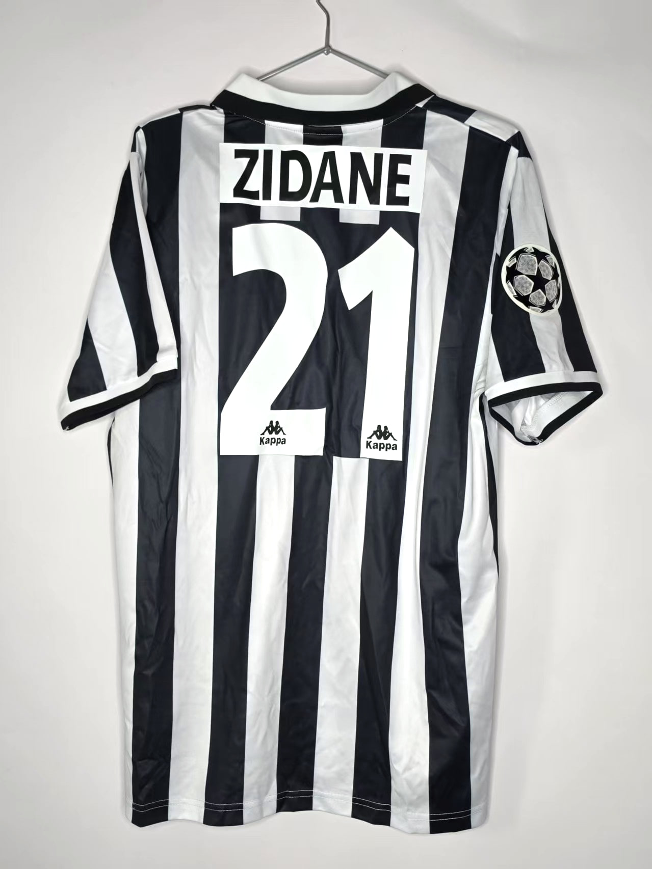 Juventus 1996/97-Inspired Zidane 21 Home Retro Jersey back view
