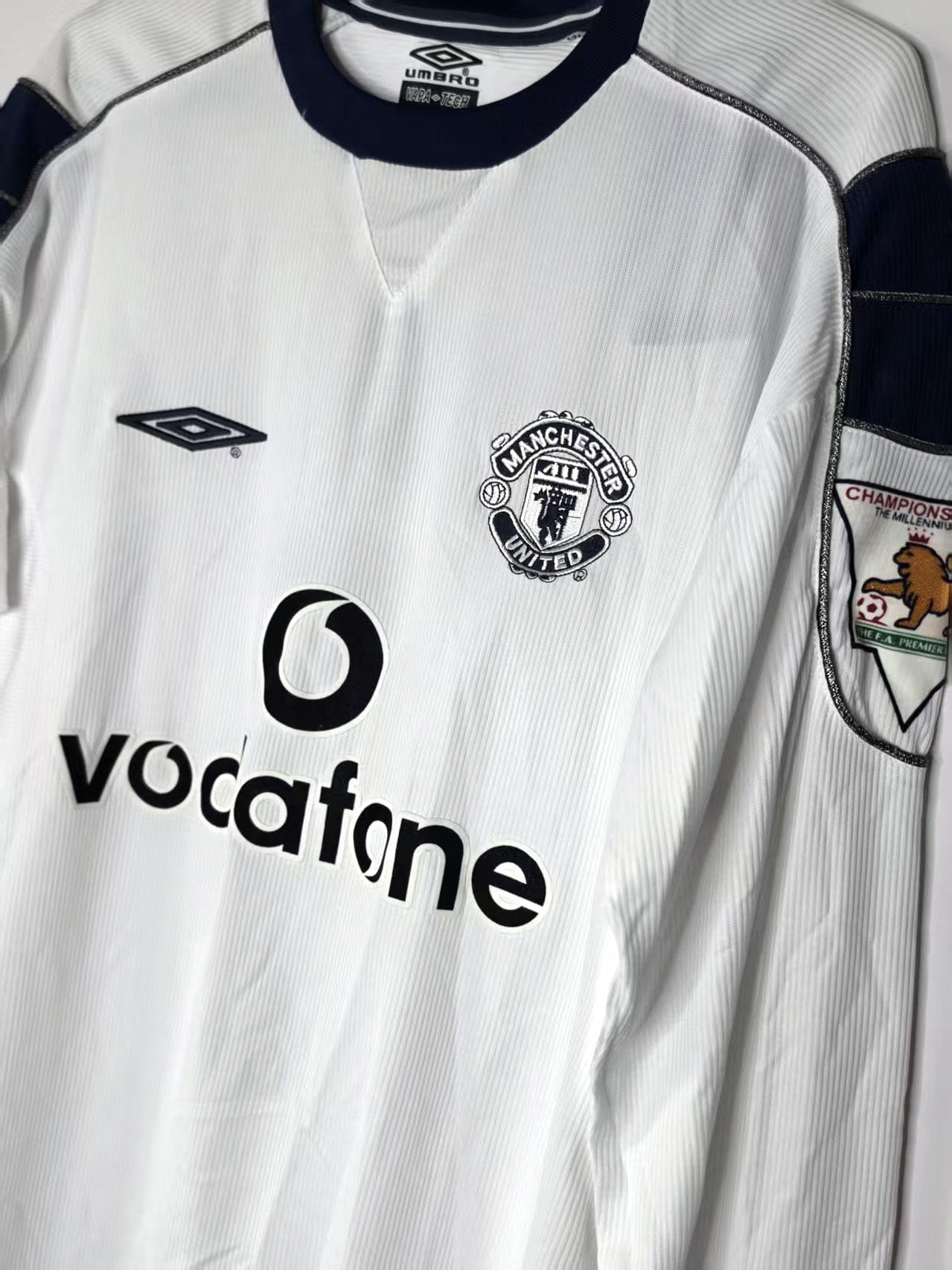 Manchester United 2000/01-Inspired Beckham 7 Long-Sleeve Away Retro Jersey