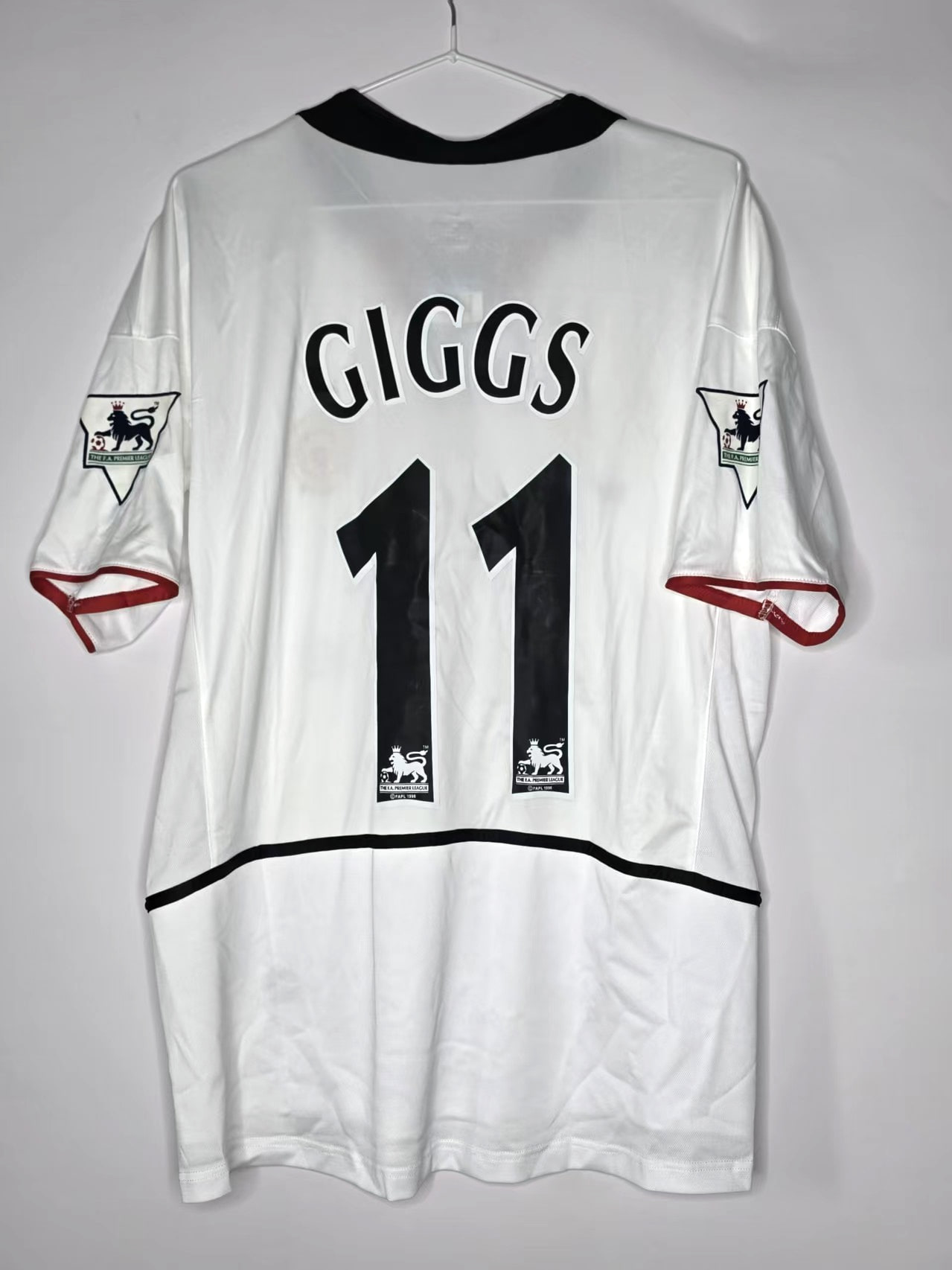 Manchester United 2002/03-Inspired Giggs 11 Away Retro Jersey back view