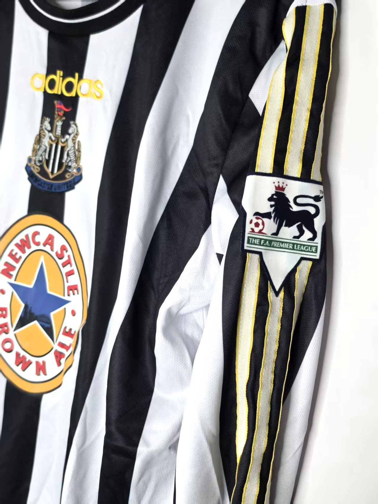 Newcastle United 1996/97-Inspired Shearer 9 Long-Sleeve Retro Jersey