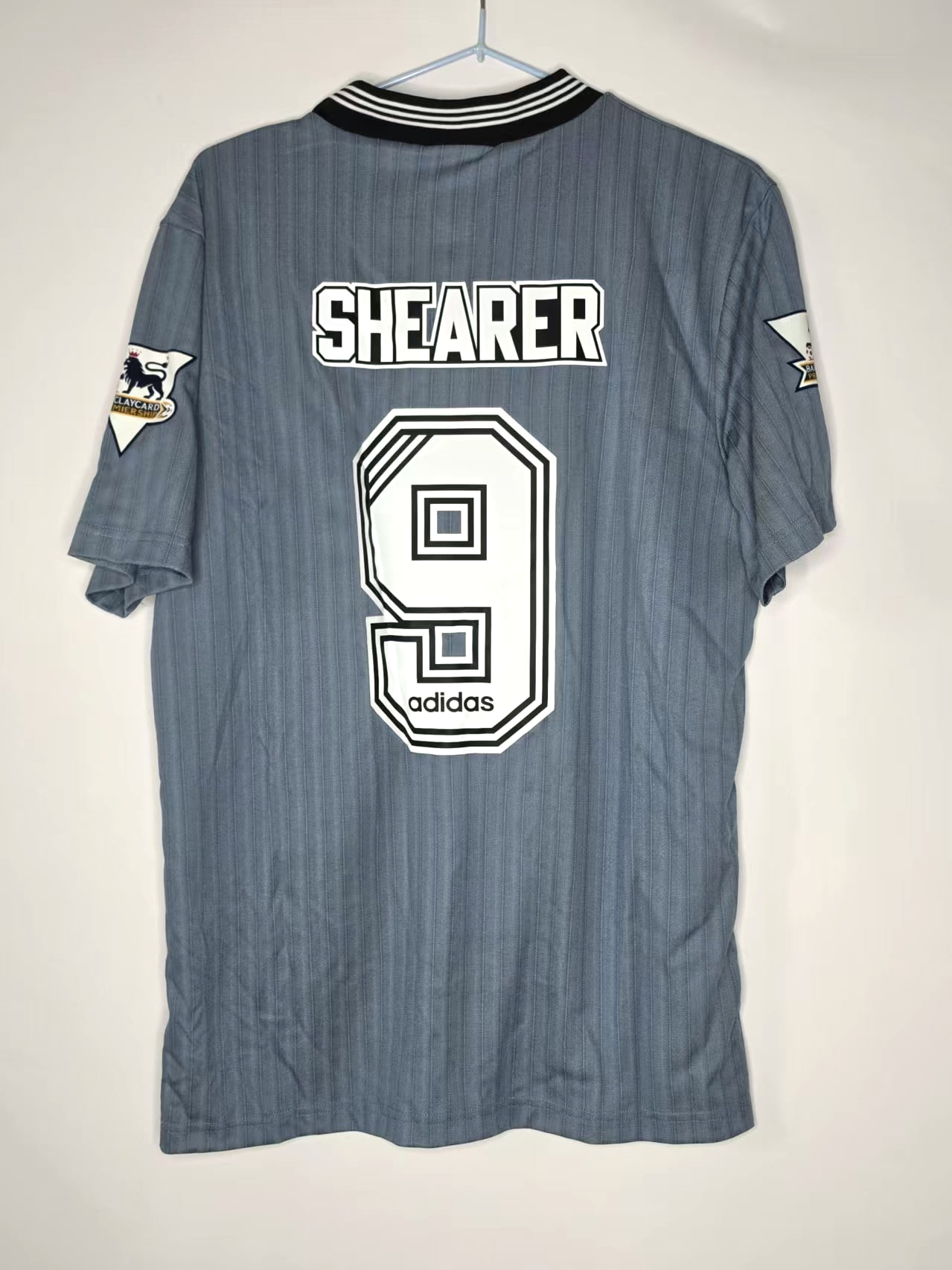 Newcastle United 1998/99-Inspired Shearer 9 Away Retro Jersey back view